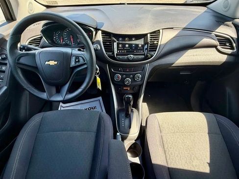 Used 2019 Chevrolet Trax LS FWD image 17