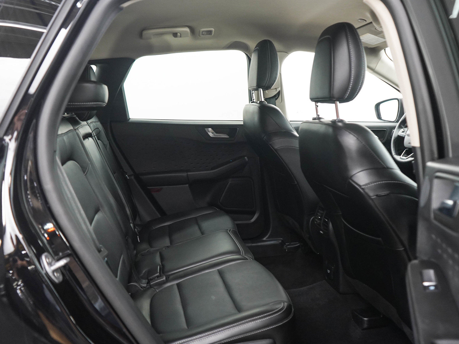 Used 2020 Ford Escape Titanium AWD/4WD image 11