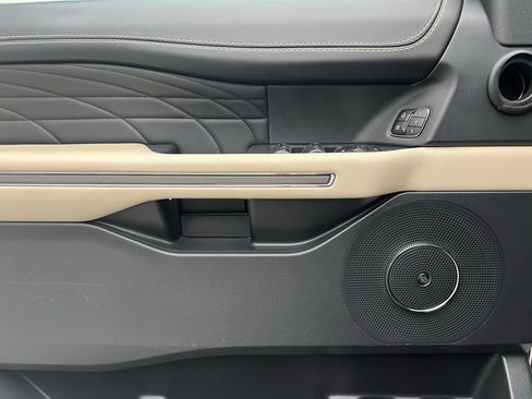 Used 2023 Ford Expedition Platinum image 21