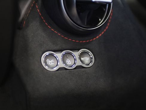 Used 2026 McLaren 750S Spider RWD image 19