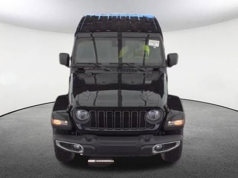 Used 2025 Jeep Gladiator Sport AWD/4WD image 2