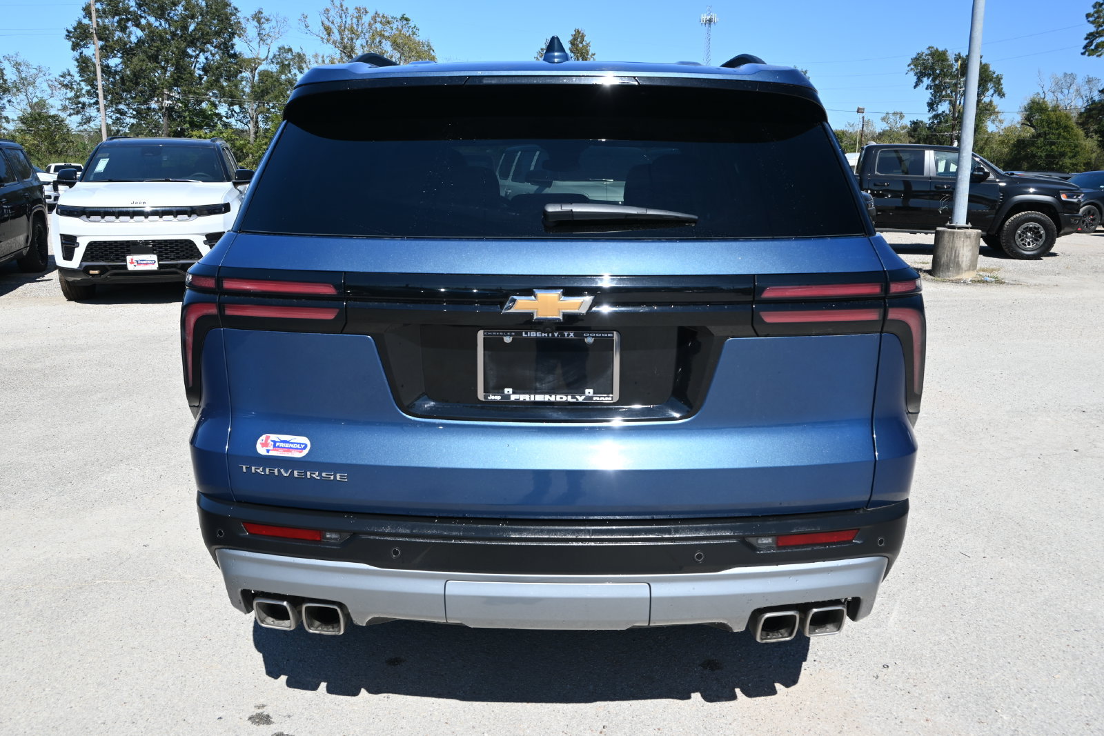Used 2026 Chevrolet Traverse LT FWD image 3