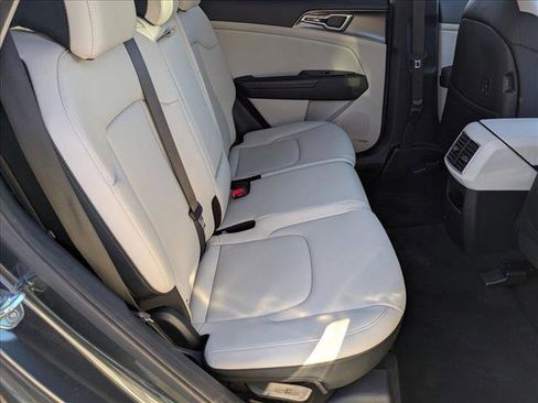 Used 2023 Kia Sportage EX image 19