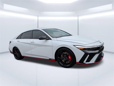 Used 2025 Hyundai Elantra N image 2