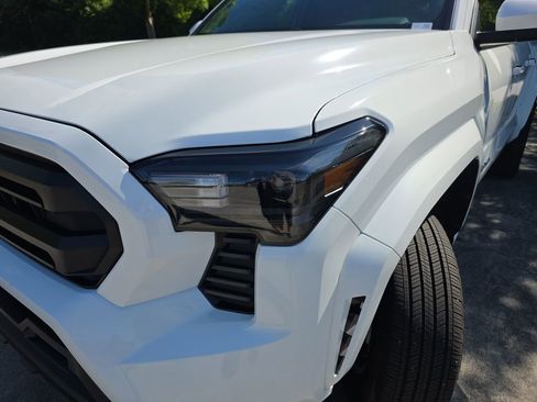 Used 2025 Toyota Tacoma SR5 AWD/4WD image 10