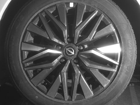 Used 2025 Nissan Altima 2.5 SV image 14