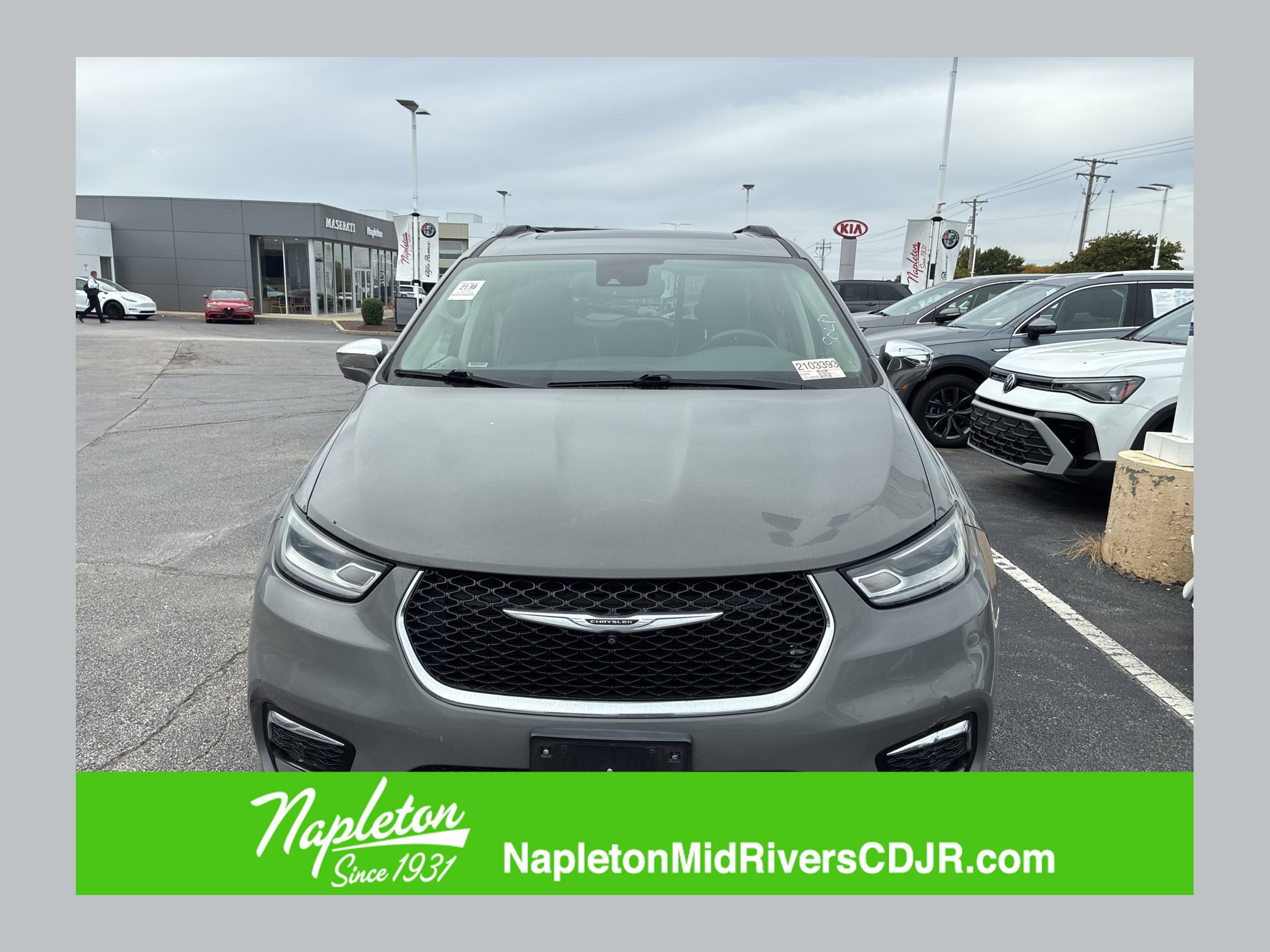 Used 2022 Chrysler Pacifica Limited FWD image 1