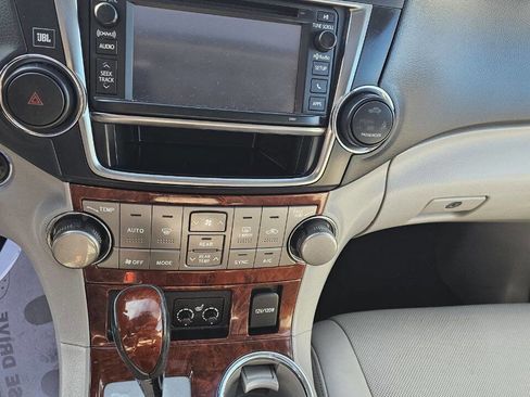 Used 2013 Toyota Highlander Limited image 14