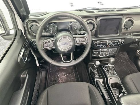Used 2023 Jeep Wrangler Unlimited w/ Sun & Screen Package AWD/4WD image 11
