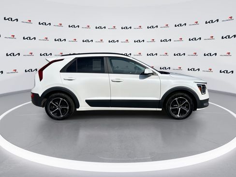 Used 2024 Kia Niro LX FWD image 9