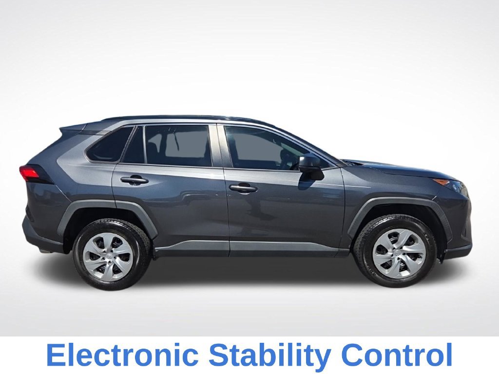 Used 2020 Toyota RAV4 LE FWD image 2