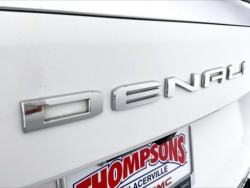 Used 2025 GMC Yukon XL Denali image 7