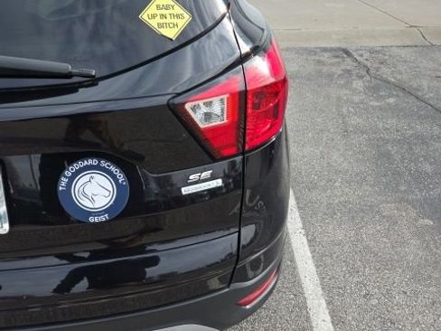 Used 2019 Ford Escape SE image 11