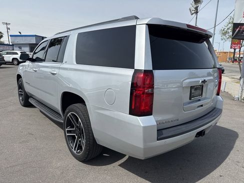 Used 2020 Chevrolet Suburban LT RWD image 3