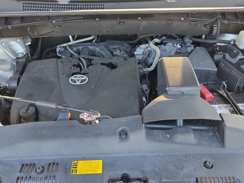 Used 2019 Toyota Highlander Plus FWD image 16