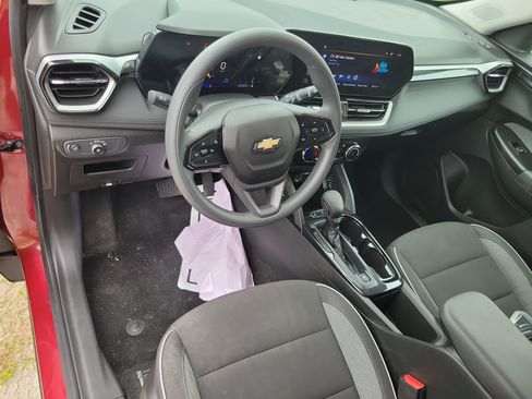Used 2024 Chevrolet TrailBlazer LT w/ Driver Confidence Package FWD image 11