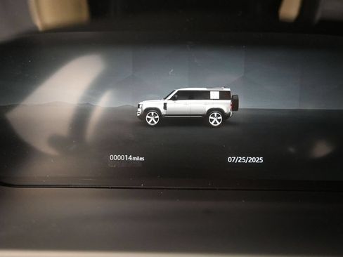 Used 2025 Land Rover Defender 110 V8 AWD/4WD image 27