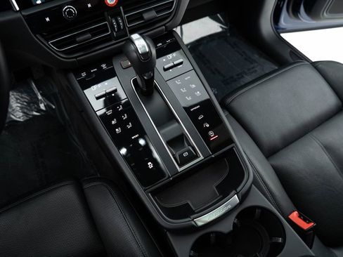 Used 2024 Porsche Macan w/ Premium Plus Package image 51