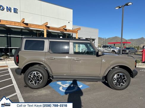 New 2025 Ford Bronco Outer Banks AWD/4WD image 36