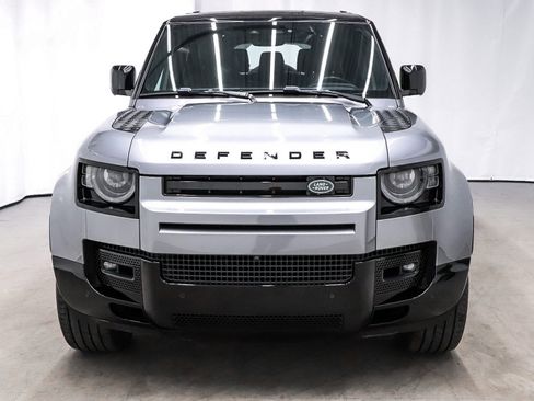Used 2023 Land Rover Defender 130 X-Dynamic SE AWD/4WD image 2