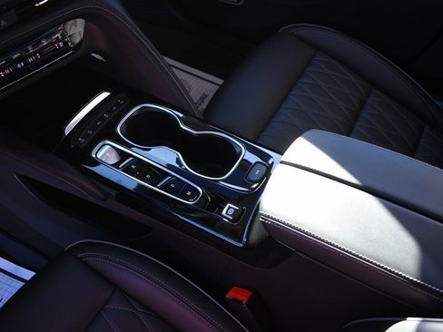 Used 2023 Buick Envision Avenir image 24