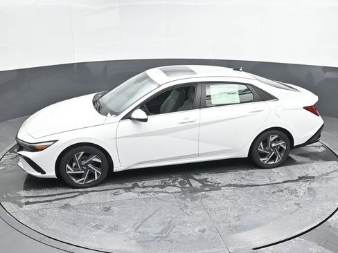 Used 2025 Hyundai Elantra Limited FWD image 44