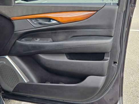 Used 2018 Cadillac Escalade Luxury image 27