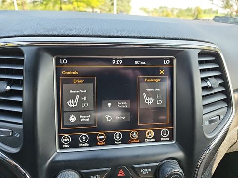 Used 2018 Jeep Grand Cherokee Altitude AWD/4WD image 24