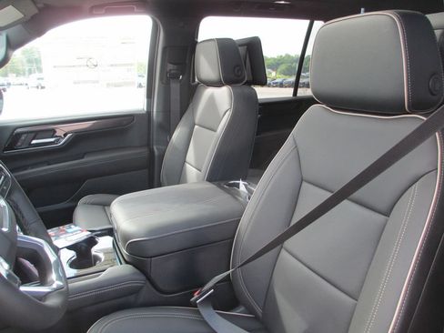 New 2026 GMC Yukon XL Elevation w/ Elevation Premium Package AWD/4WD image 11