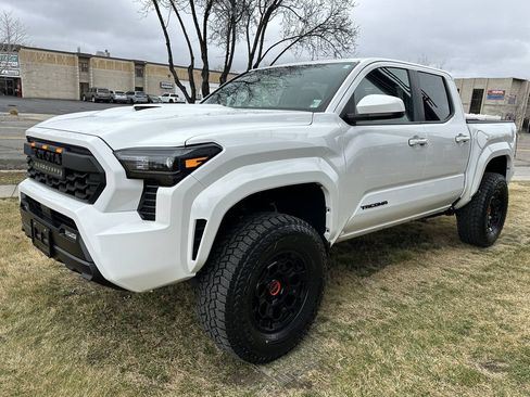 Used 2024 Toyota Tacoma TRD Sport AWD/4WD image 11