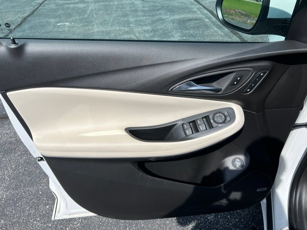 Used 2025 Buick Encore GX Avenir w/ Avenir Technology Package AWD/4WD image 6