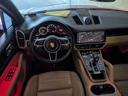 Used 2023 Porsche Cayenne image 7