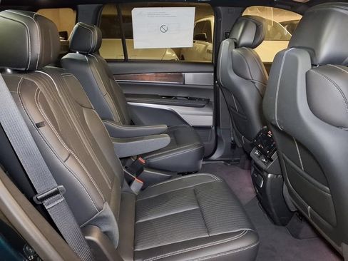 New 2027 Cadillac Vistiq Luxury AWD/4WD image 7