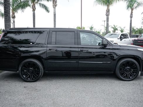 Used 2017 Cadillac Escalade ESV Platinum RWD image 14