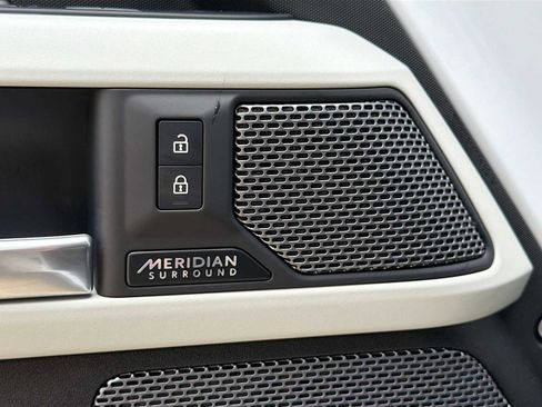 Certified 2023 Land Rover Defender 110 SE AWD/4WD image 17