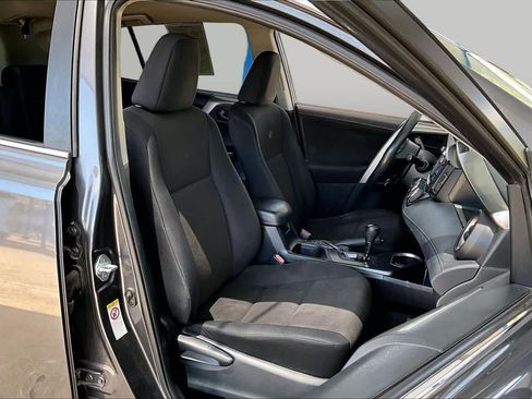Used 2016 Toyota RAV4 LE FWD image 9