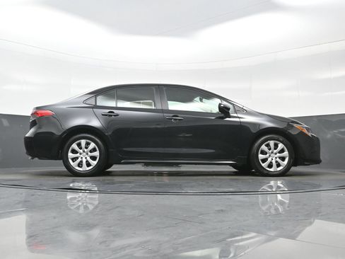 Used 2025 Toyota Corolla LE FWD image 31