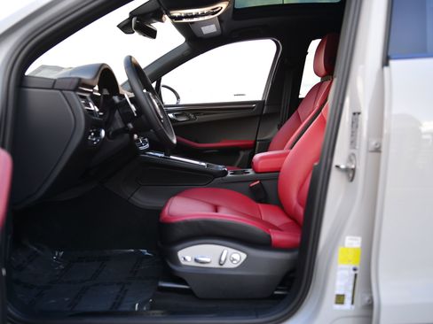 New 2026 Porsche Macan Turbo image 5