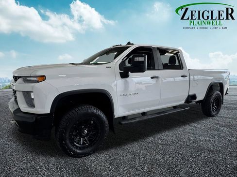 Used 2022 Chevrolet Silverado 2500 Custom w/ Custom Value Package AWD/4WD image 2