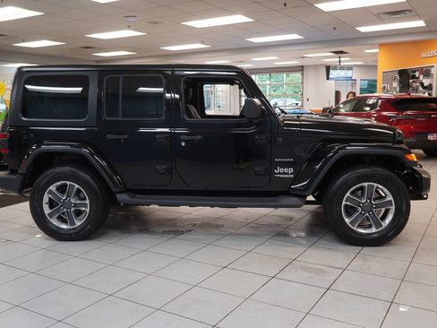 Used 2018 Jeep Wrangler Unlimited Sahara AWD/4WD image 12