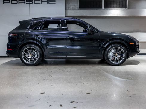 Certified 2023 Porsche Cayenne Turbo AWD/4WD image 9