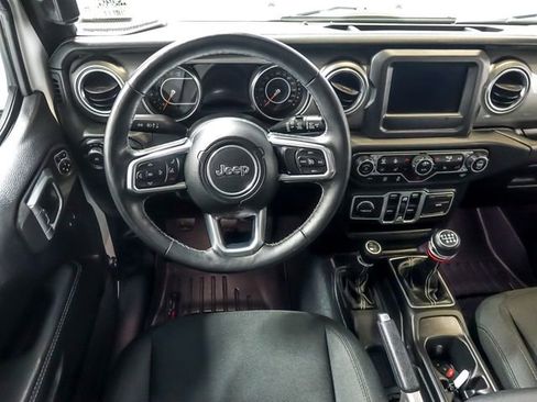 Used 2018 Jeep Wrangler Unlimited Sahara w/ LED Lighting Group AWD/4WD image 16