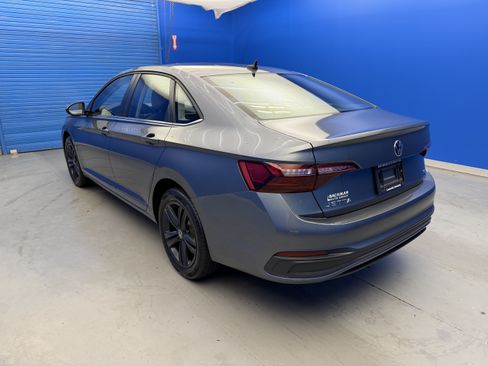 Used 2024 Volkswagen Jetta SE FWD image 5