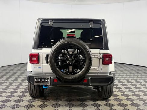Used 2023 Jeep Wrangler Unlimited Sahara AWD/4WD image 7