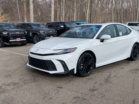 New 2026 Toyota Camry SE image 4