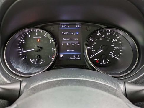 Used 2018 Nissan Rogue SV w/ Premium Package FWD image 25