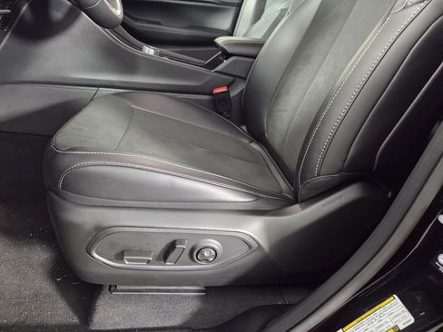 New 2025 Jeep Grand Cherokee Altitude image 13