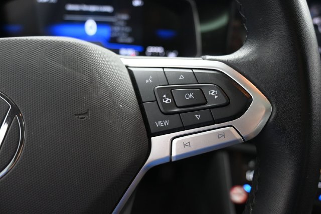 Used 2025 Volkswagen Jetta SE FWD image 18