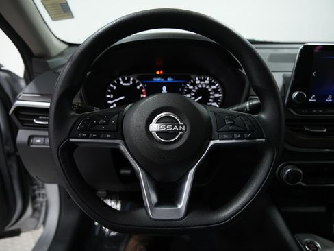 Used 2024 Nissan Altima 2.5 SV image 30