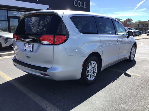 Used 2023 Chrysler Voyager LX FWD image 4